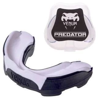 Капа VENUM PREDATOR VN621 чорно-біла